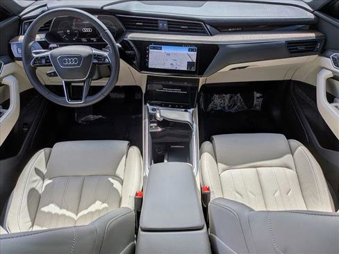 Used 2024 Audi Q8 e-tron Prestige image 19