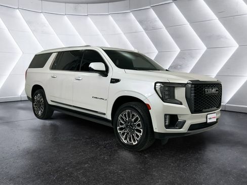 Used 2023 GMC Yukon XL Denali Ultimate image 1