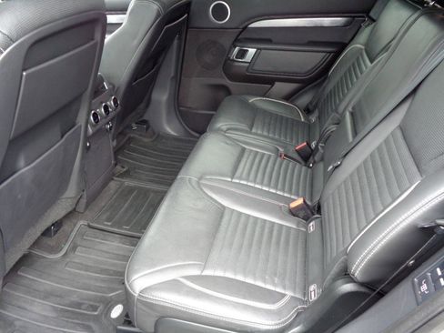 Used 2017 Land Rover Discovery First Edition image 6