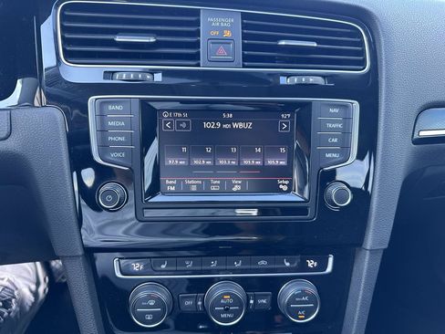 Used 2015 Volkswagen Golf S FWD image 22
