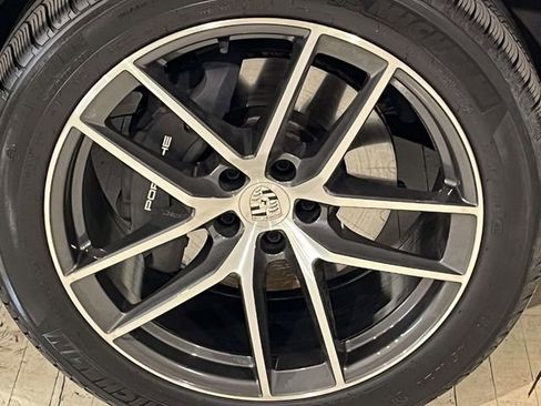 Certified 2025 Porsche Macan AWD/4WD image 15