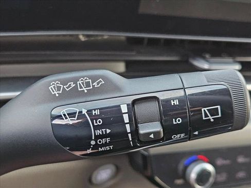 Used 2026 Kia Carnival FWD image 9
