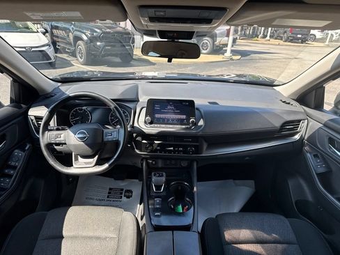 Used 2025 Nissan Rogue SV FWD image 17