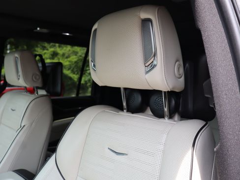 Used 2022 Cadillac Escalade ESV Sport w/ Touring Package AWD/4WD image 33