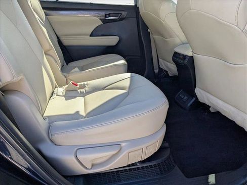Used 2023 Toyota Highlander Limited image 18