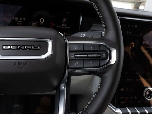 Used 2025 GMC Acadia Denali AWD/4WD image 16