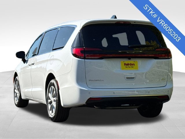 New 2027 Chrysler Pacifica Select AWD/4WD image 4