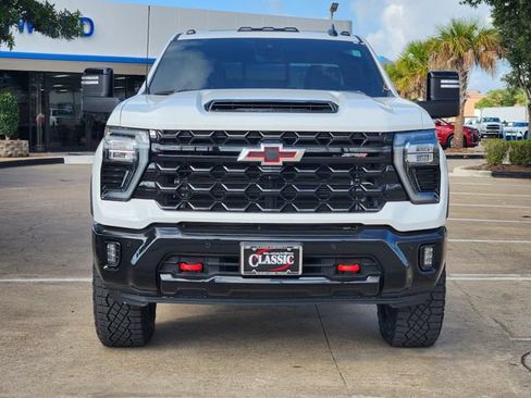 Used 2025 Chevrolet Silverado 2500 ZR2 w/ Technology Package AWD/4WD image 2