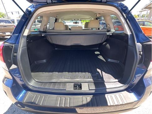 Used 2011 Subaru Outback 2.5i Premium AWD/4WD image 5