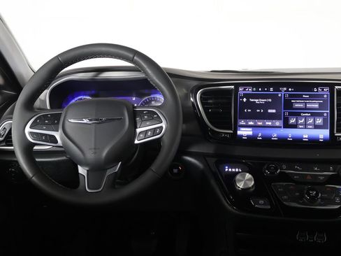 Used 2025 Chrysler Pacifica Select FWD image 31
