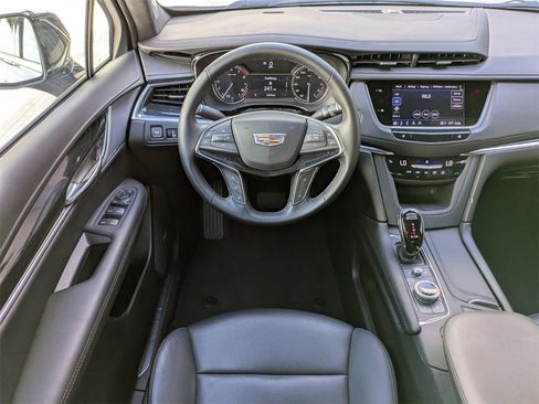 Used 2025 Cadillac XT5 Premium Luxury image 16