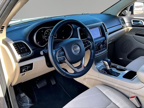 Used 2021 Jeep Grand Cherokee Laredo image 17