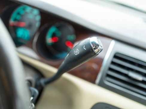 Used 2011 Buick Lucerne CXL image 21