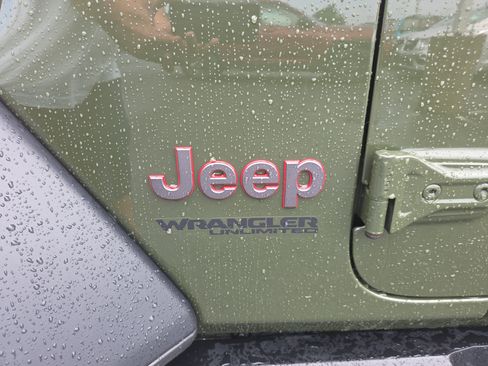 Used 2022 Jeep Wrangler Unlimited Rubicon w/ LED Lighting Group AWD/4WD image 24