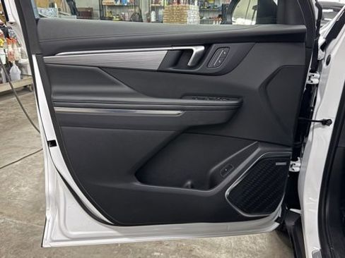 Used 2025 Buick Enclave Preferred image 11