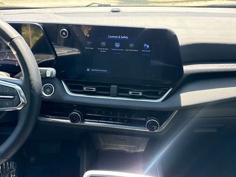 Used 2025 Chevrolet Equinox LT FWD image 19