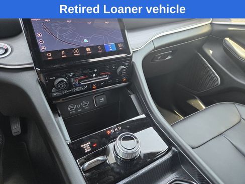 New 2025 Jeep Grand Cherokee L Limited w/ Black Appearance Package AWD/4WD image 18