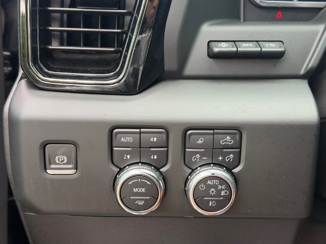 Used 2025 GMC Sierra 2500 AT4 w/ Technology Package AWD/4WD image 28