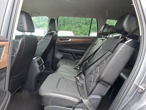 Used 2024 Volkswagen Atlas SE FWD image 10