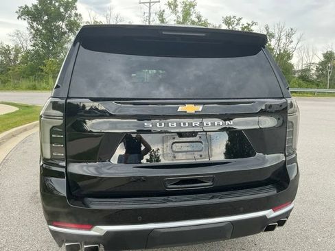 Used 2025 Chevrolet Suburban High Country AWD/4WD image 10