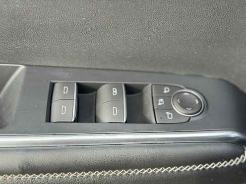 Used 2024 GMC Acadia Denali image 22