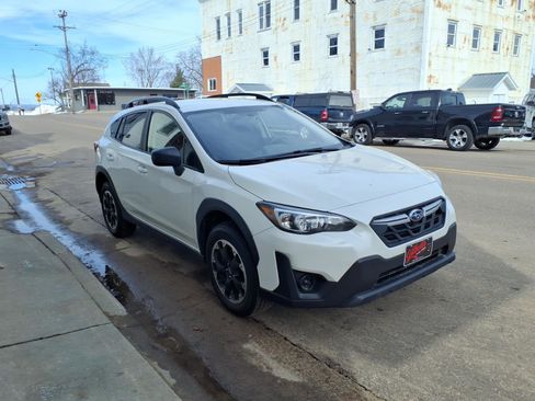 Used 2022 Subaru Crosstrek 2.0i image 4