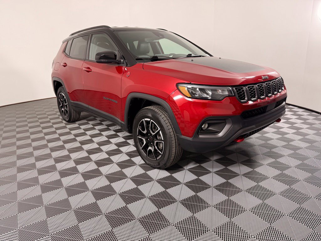 Used 2025 Jeep Compass Trailhawk AWD/4WD image 5