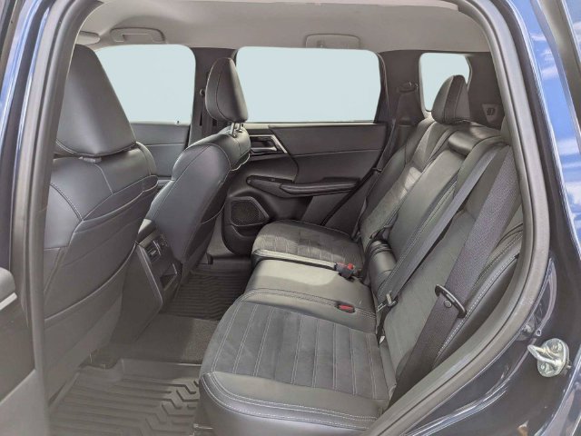 Used 2024 Mitsubishi Outlander SE AWD/4WD image 13