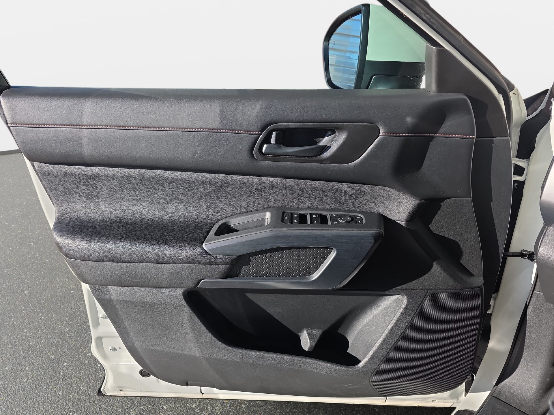 Used 2025 Nissan Pathfinder Rock Creek AWD/4WD image 26