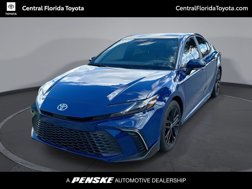 Used 2025 Toyota Camry SE w/ Convenience Package FWD image 1