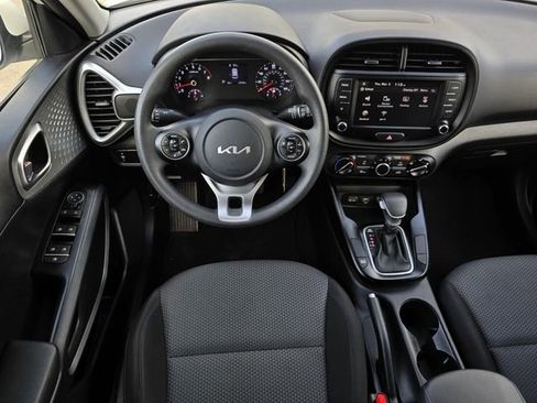 Used 2022 Kia Soul LX image 27