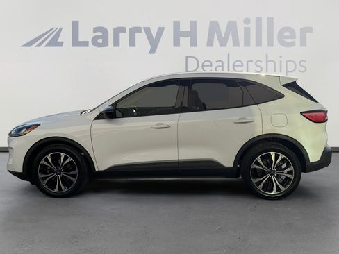 Used 2021 Ford Escape SE w/ SE Sport Appearance Package FWD image 2