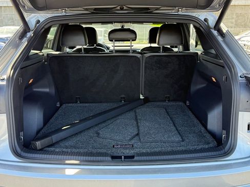 Certified 2022 Volkswagen Atlas Cross Sport SE image 8