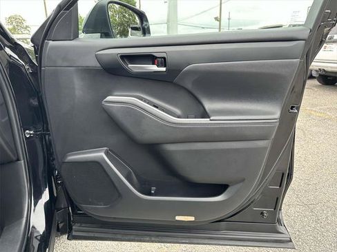 Certified 2024 Toyota Highlander XLE AWD/4WD image 14