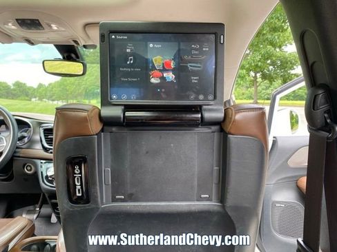 Used 2017 Chrysler Pacifica Limited FWD image 54