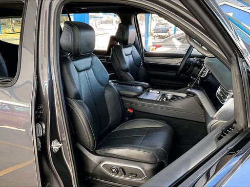 Used 2023 Jeep Wagoneer Series II image 9