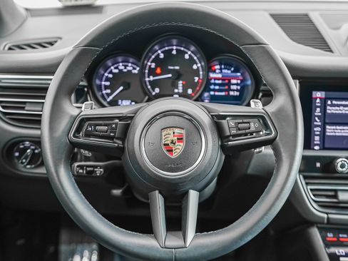Certified 2023 Porsche Macan AWD/4WD image 17