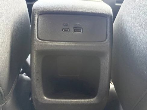 Used 2025 Chevrolet Trax LT w/ LT Convenience Package FWD image 26