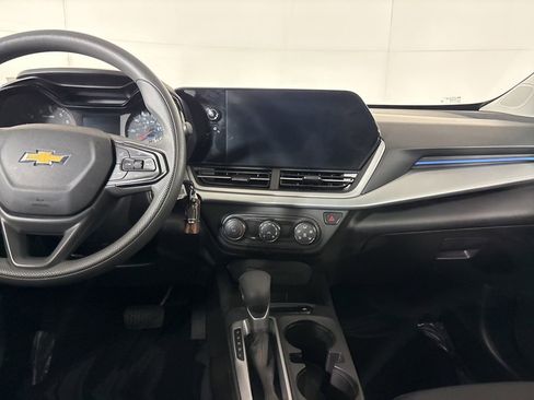 Used 2025 Chevrolet Trax LS image 21