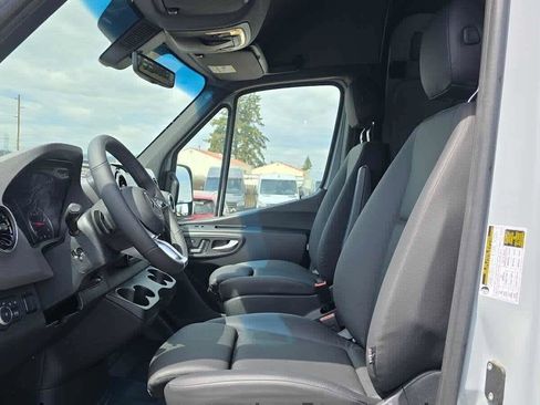 Used 2025 Mercedes-Benz Sprinter 2500 image 23