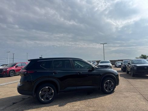 Certified 2024 Nissan Rogue SV FWD image 24