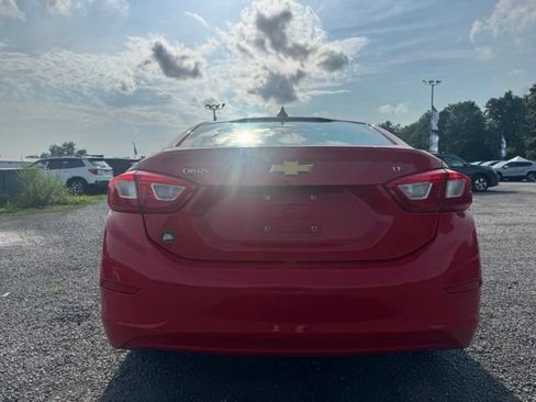 Used 2017 Chevrolet Cruze LT FWD image 2
