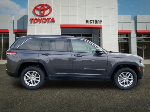 Used 2024 Jeep Grand Cherokee Laredo X w/ Trailer Tow Package image 2