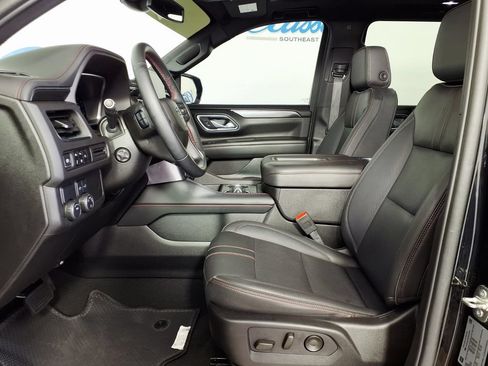 Used 2024 Chevrolet Suburban RST w/ Luxury Package RWD image 7