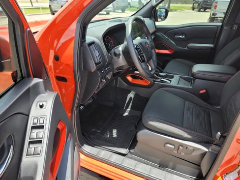 Used 2025 Nissan Frontier PRO-4X w/ Pro Convenience Package image 16