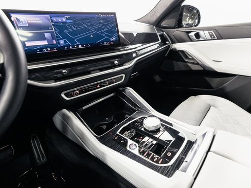 Used 2024 BMW X6 xDrive40i w/ Executive Package image 14