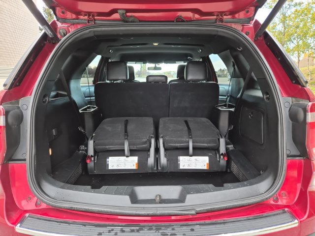 Used 2018 Ford Explorer XLT w/ Equipment Group 202A AWD/4WD image 23