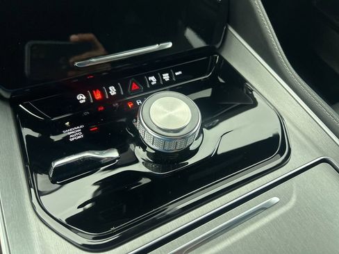 New 2026 Jeep Grand Wagoneer 4WD image 13