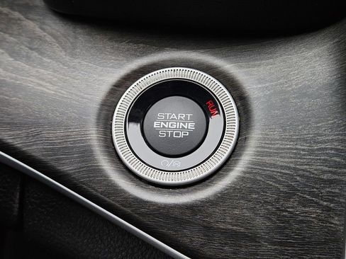 Used 2022 Jeep Grand Cherokee Limited image 23