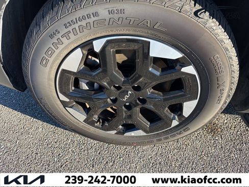 Certified 2025 Kia Sorento S w/ Panoramic Sunroof Package image 6